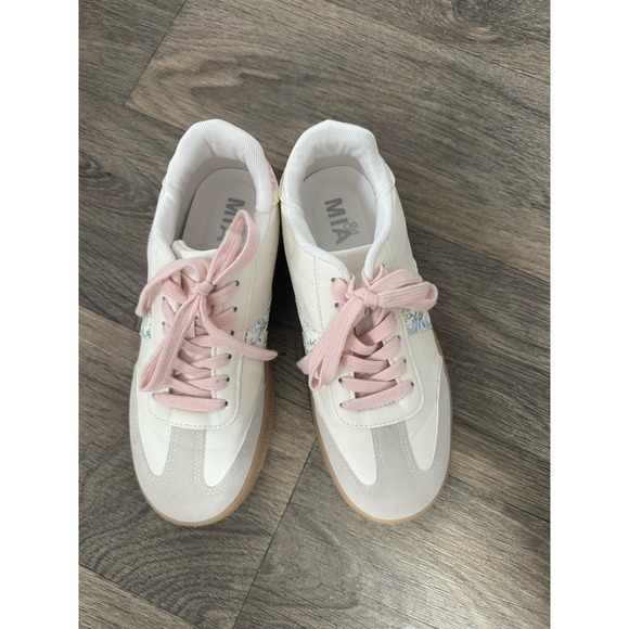 MIA Shoes - Mia pink lace Sneakers girlhood core size 8